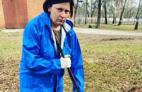 Провели субботник на территории