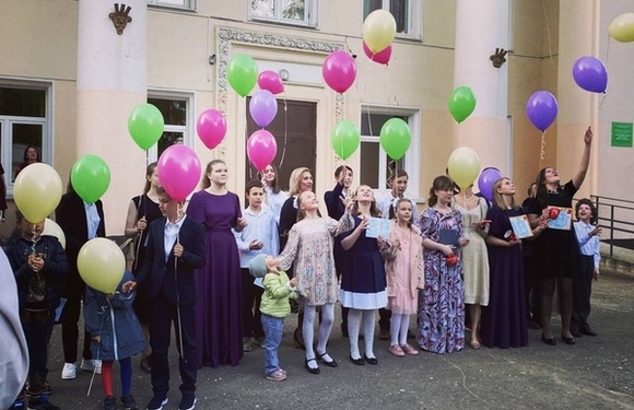 Торжественное вручение аттестатов