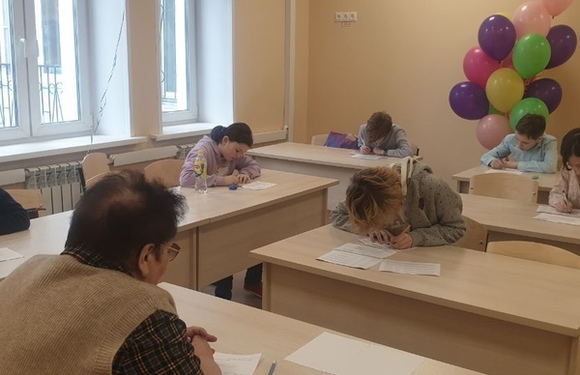 Выпускной экзамен по сольфеджио проходит в данный момент в стенах Быковской ДШИ
