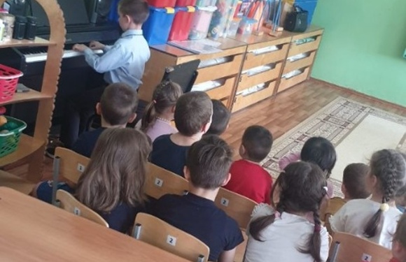 Концерт для маленьких мальчишек и девчонок