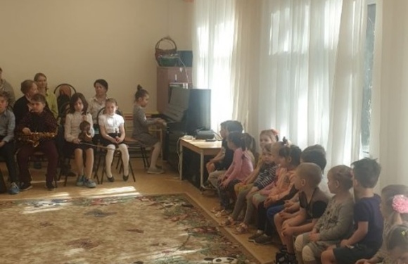 Сегодня учащиеся ДШИ выступили в детском саду #11