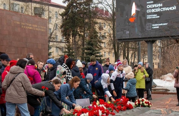 Сегодня день общенационального траура по погибшим при теракте в Подмосковье