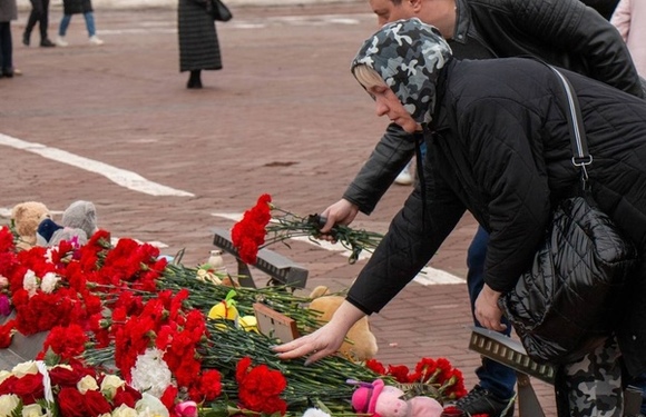 Сегодня день общенационального траура по погибшим при теракте в Подмосковье