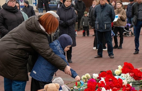 Сегодня день общенационального траура по погибшим при теракте в Подмосковье