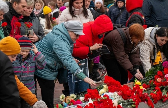 Сегодня день общенационального траура по погибшим при теракте в Подмосковье