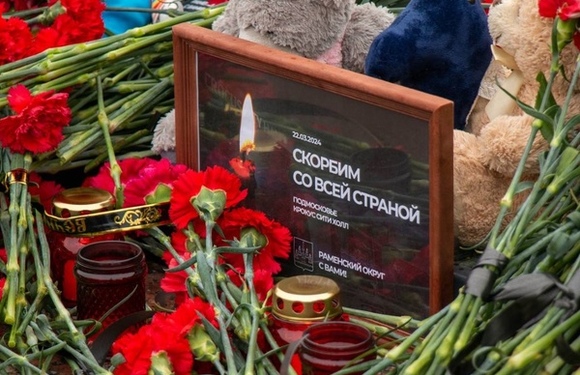 Сегодня день общенационального траура по погибшим при теракте в Подмосковье