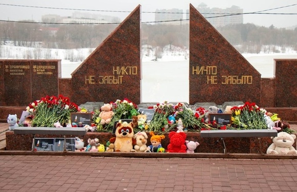 Сегодня день общенационального траура по погибшим при теракте в Подмосковье