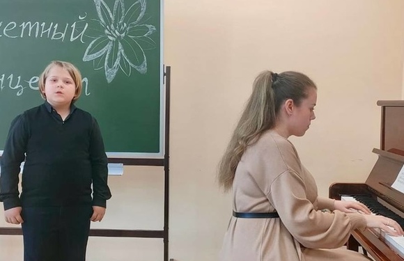«Счастье приходит с песней»