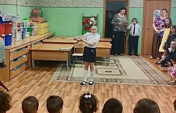21 мая учащиеся Быковской ДШИ выступили в детском саду №24 с концертом 