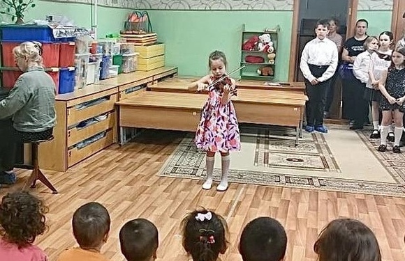 21 мая учащиеся Быковской ДШИ выступили в детском саду №24 с концертом 